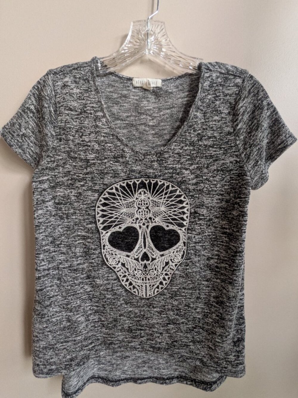 Aeropostale gray/white short sleeve knit shirt with skull lace applique #746